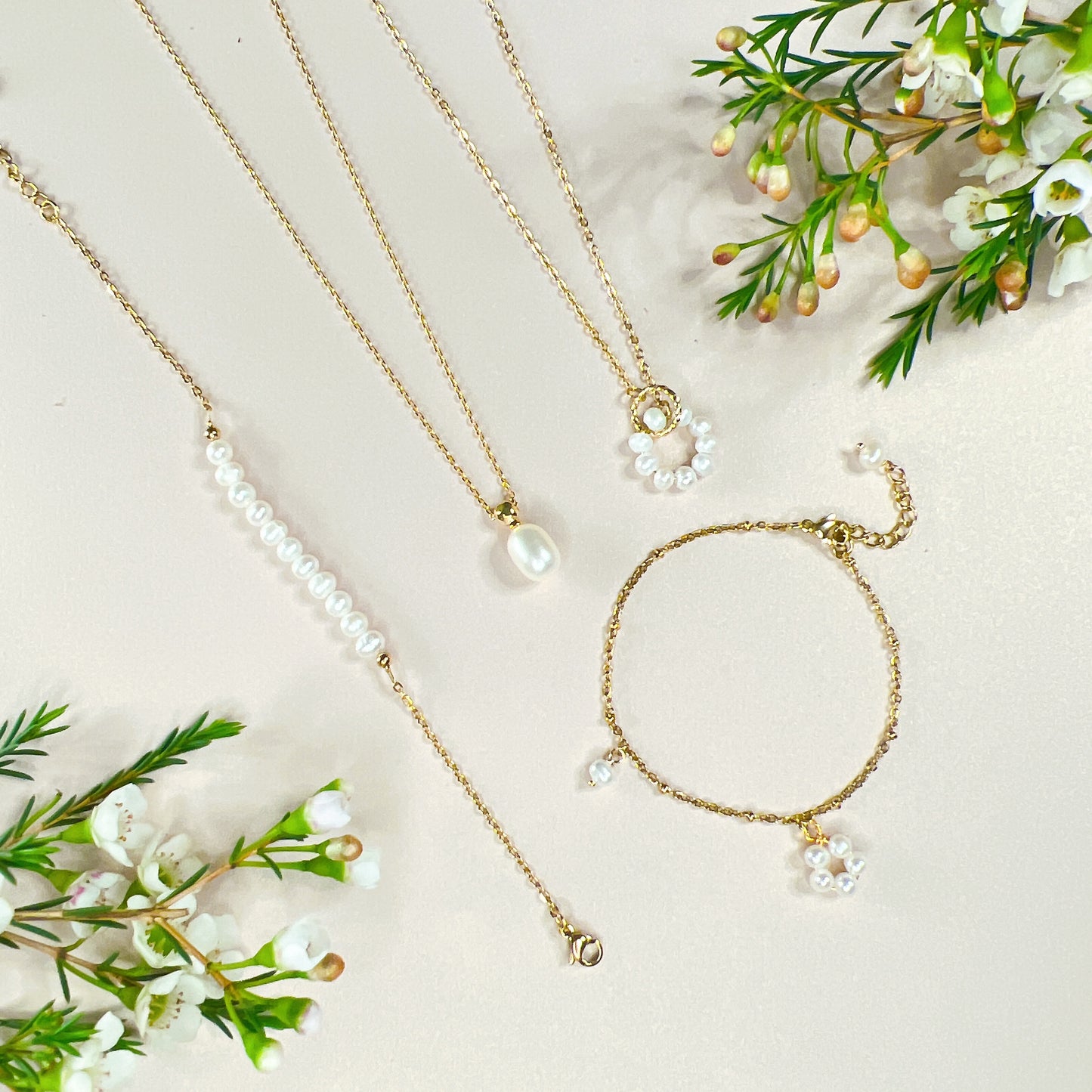 Circle Pearl Necklace