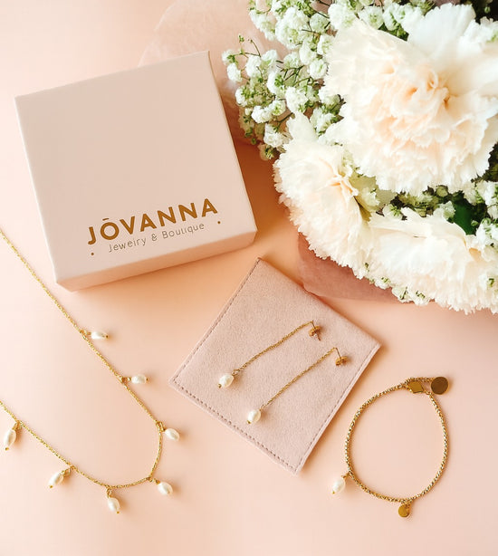 Grace White Pearl Necklaces